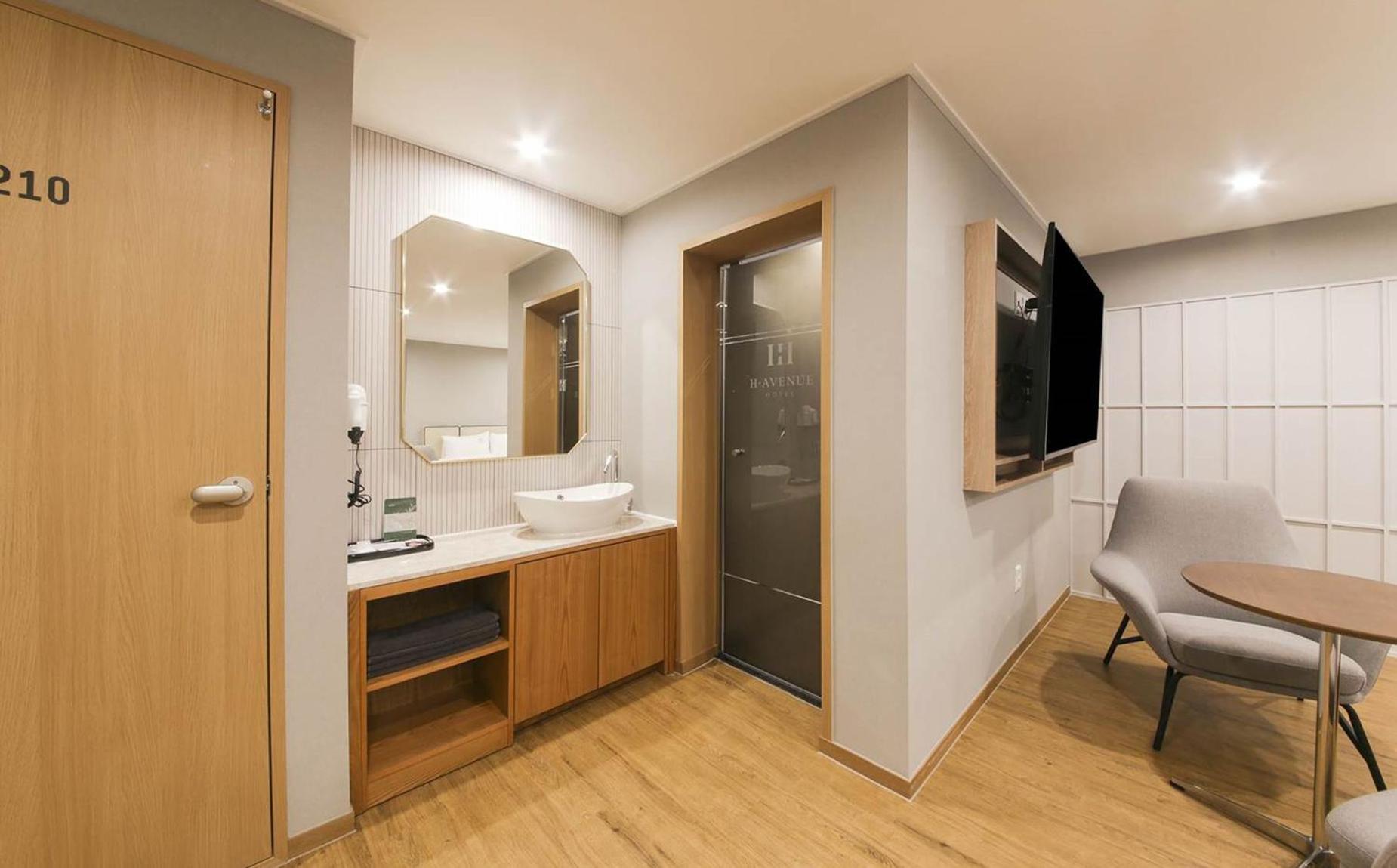 H Avenue Hotel In Gyeongju Exterior foto